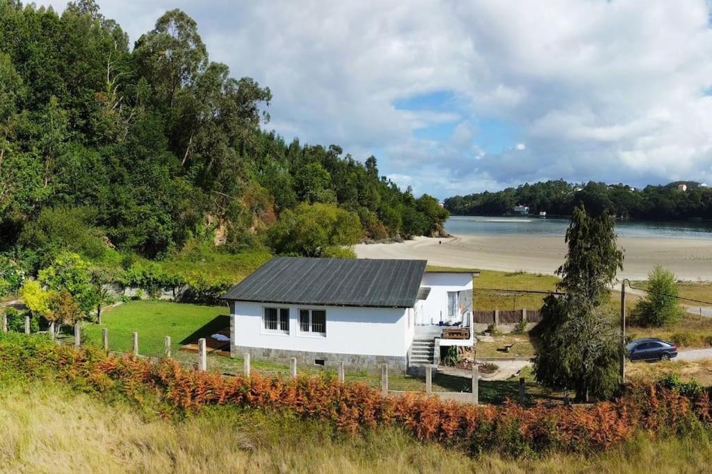 O Pedrido Beach House Bergondo 外观 照片